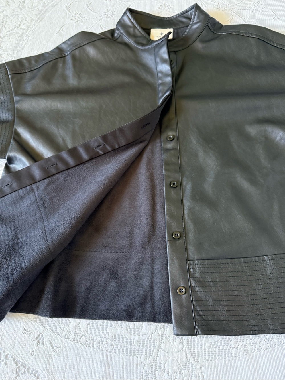 Tuckernuck women’s Black‎ Short Sleeve Shirt Jacket Top Size M Vegan Suede - Picture 9 of 15